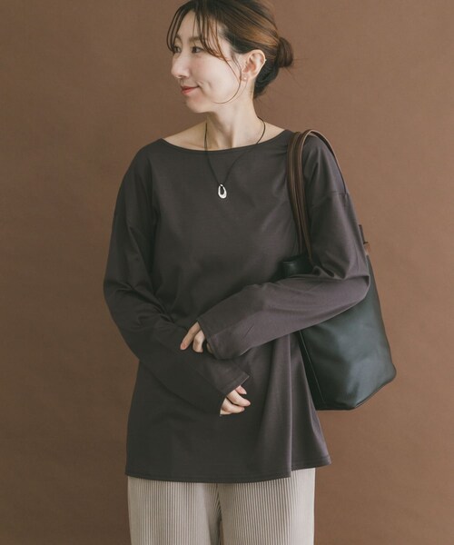 ITEMS URBANRESEARCH（アイテムズ アーバンリサーチ）の「シルケットボートネックロンTシャツ（Tシャツ/カットソー・レディース・WHT/BLK/CHA・Free）」の3枚目の写真