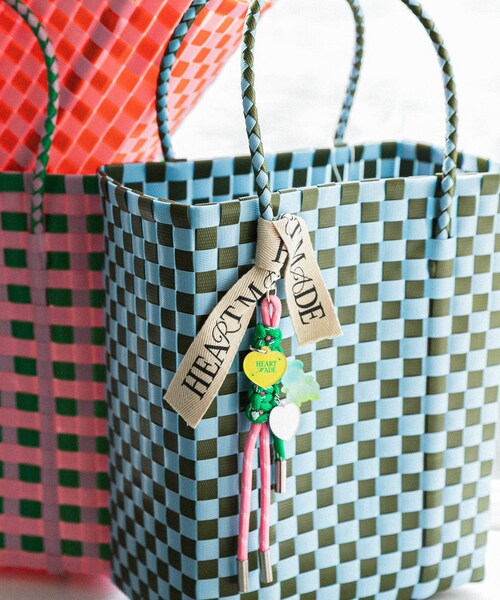 URBAN RESEARCH（アーバンリサーチ）の「HEARTMADE　Avery Everyday Tote（トートバッグ・レディース・02 O Pink/01 F Blue・-）」の2枚目の写真