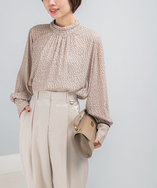 URBAN RESEARCH ROSSO（アーバンリサーチロッソ）の「ギャザーハイネックブラウス（シャツ/ブラウス・レディース・WHITE/BEIGE DOT/BLACK DOT・Free）」の21枚目の写真