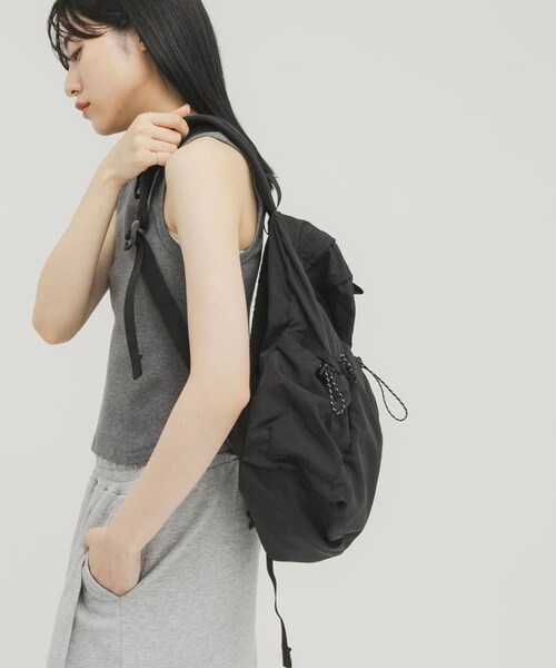 KBF（ケイビーエフ）の「アウトポケットナイロンバックパック（バックパック/リュック・レディース・PINK/BEIGE/BLACK・One）」の5枚目の写真