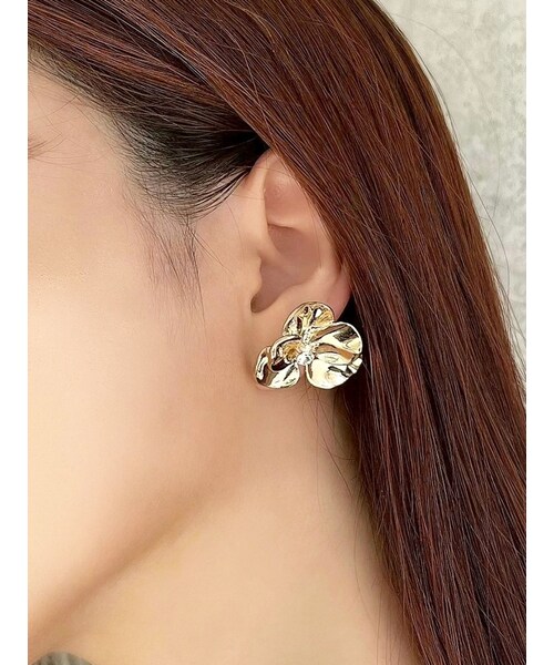 RESEXXY（リゼクシー）の「ストーンポイントフラワーピアス（ピアス（両耳用）・レディース・シルバー/ゴールド・F）」の4枚目の写真