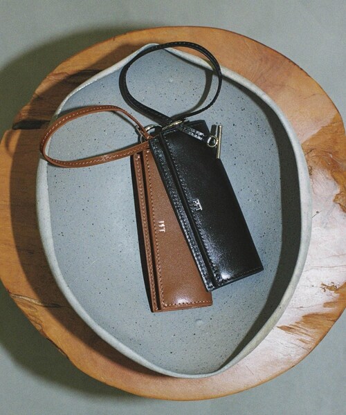 ADAM ET ROPE'(アダムエロペ)の「【PFT】Coin Charm(コインケース・レディース・ブラック/ベージュ系・F)」の1枚目の写真