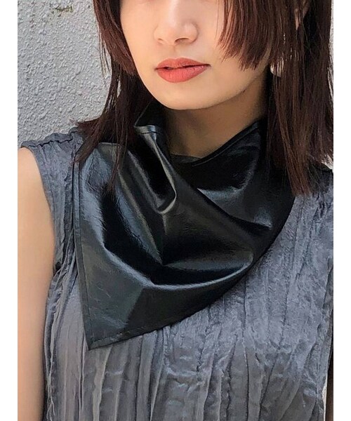 EMODA（エモダ）の「フェイクレザースカーフ（マフラー・レディース・アイボリー/ブラック/ホワイト・F）」の10枚目の写真