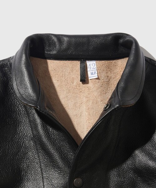 ADAM ET ROPE'（アダムエロペ）の「【Mister Freedom/ミスターフリーダム】CAMPUS STUD JACKET COWHIDE LEATHER（ライダースジャケット・メンズ・ブラック・40/42）」の8枚目の写真