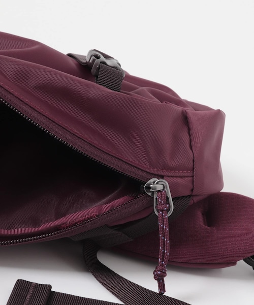 URBAN RESEARCH DOORS（アーバンリサーチドアーズ）の「patagonia　ATOM SLING 8L（ショルダーバッグ・メンズ・BLK/MYGR/SMDB/BYFG・One）」の17枚目の写真