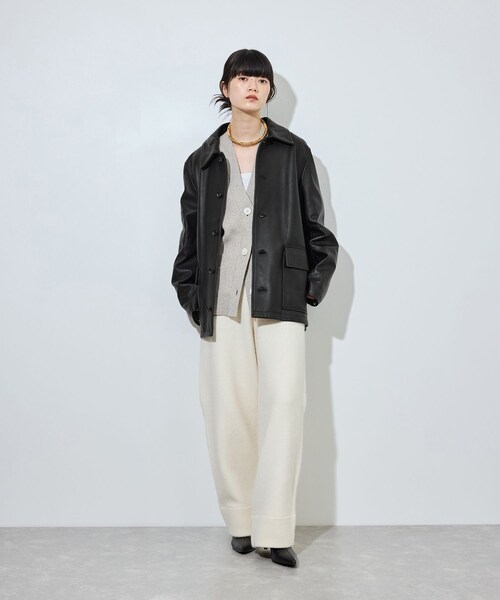 ADAM ET ROPE'(アダムエロペ)の「【CINQUANTA for ADAM ET ROPE'】別注 Leather Car Coat(ステンカラーコート・レディース・ブラック・F)」の3枚目の写真