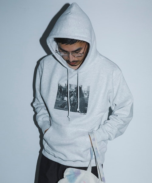 URBAN RESEARCH(アーバンリサーチ)の「BLANKMAG B/W photo Hoodie(パーカー・メンズ・Ash/Black・M/L/XL)」の11枚目の写真