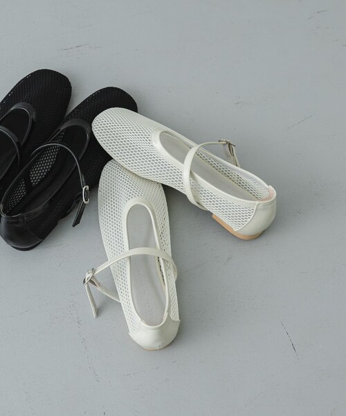 SENSE OF PLACE by URBAN RESEARCH（センスオブプレイスバイアーバンリサーチ）の「『軽量』メッシュフラットシューズ（パンプス・レディース・BLACK/IVORY・S/M/L）」の4枚目の写真