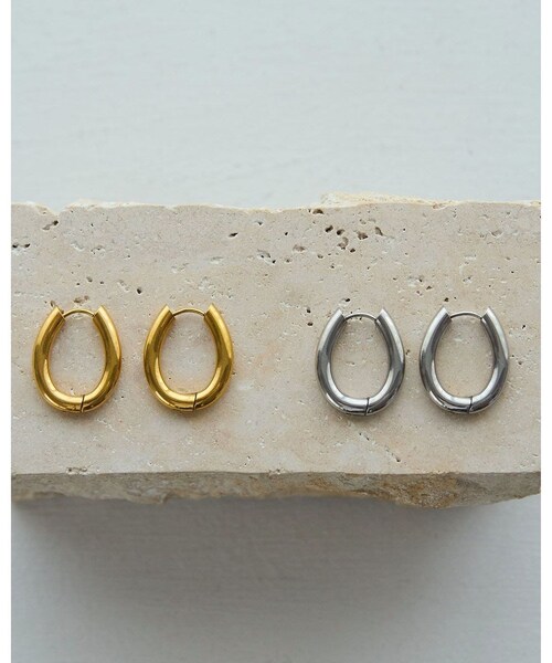 VIS（ビス）の「Uフープピアス（ピアス（両耳用）・レディース・ゴールド/シルバー・F）」の8枚目の写真