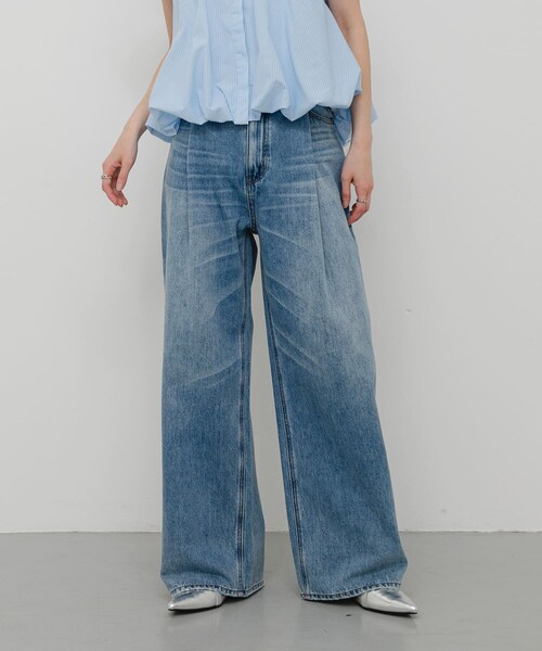 SENSE OF PLACE by URBAN RESEARCH(センスオブプレイスバイアーバンリサーチ)の「タックフェードデニムパンツ(デニムパンツ・レディース・L.BLUE/L.INDIGO・S/M)」の4枚目の写真