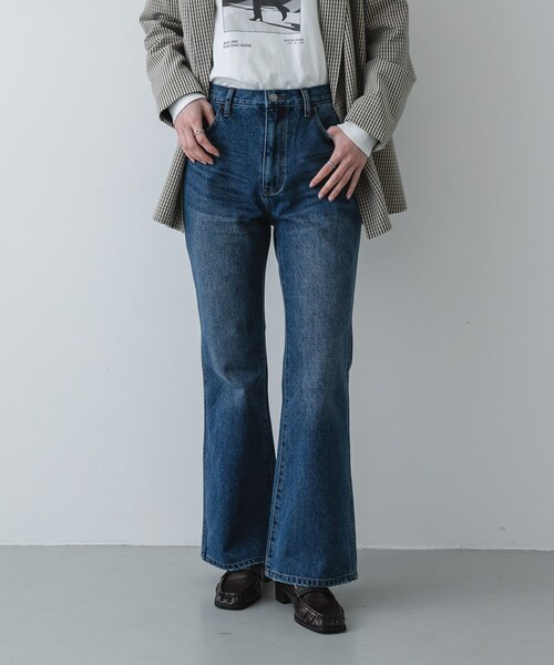SENSE OF PLACE by URBAN RESEARCH(センスオブプレイスバイアーバンリサーチ)の「セミフレアデニム(デニムパンツ・レディース・ONE WASH/D.INDIGO・S/M)」の5枚目の写真