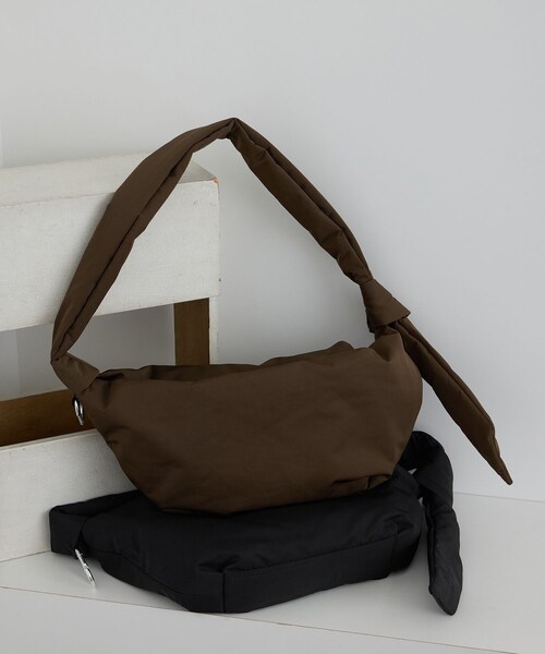 ADAM ET ROPE'(アダムエロペ)の「【WEB限定】撥水ノットショルダー(ショルダーバッグ・レディース・ブラック/ブラウン・F)」の9枚目の写真