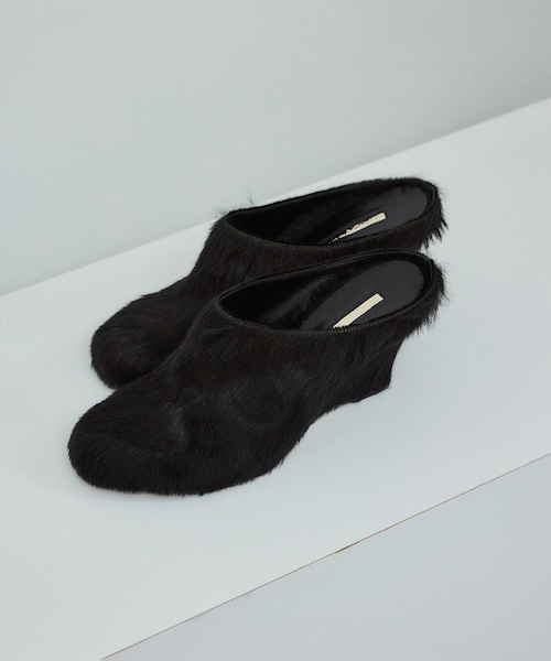 ADAM ET ROPE'(アダムエロペ)の「【J'aDoRe限定】【BRENTELLA(ブレンテッラ)】MAGALI / ポニーウェッジミュール(その他シューズ・レディース・ブラック系・35.5/36.5/37.5/38.5)」の4枚目の写真