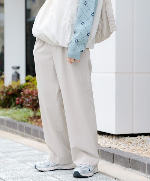 SENSE OF PLACE by URBAN RESEARCH(センスオブプレイスバイアーバンリサーチ)の「『イージーケア』ダブルタックワイドパンツ(その他パンツ・メンズ・CHARCOAL/BLACK/GREIGE/BLUE・S/M/L)」の3枚目の写真