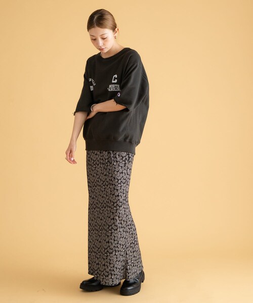 URBAN RESEARCH Sonny Label（アーバンリサーチサニーレーベル）の「『別注』Champion×Sonny Label　リバースウィーブロゴスウェットTシャツ（スウェット・レディース・オフブラック/オフグレー/ライトブルー/オートミール・M/L）」の11枚目の写真