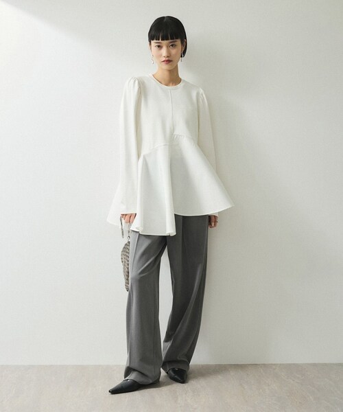 ADAM ET ROPE'(アダムエロペ)の「【WEB限定】・【定番】フリルペプラムロングスリーブカットソー(Tシャツ/カットソー・レディース・ブラック/ホワイト・F)」の9枚目の写真