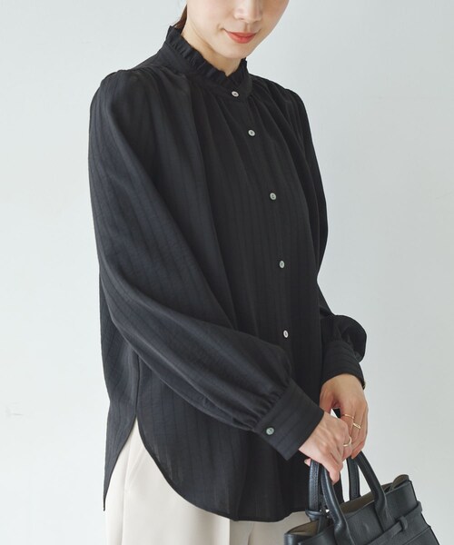 URBAN RESEARCH（アーバンリサーチ）の「ドビーストライプフリルブラウス（シャツ/ブラウス・レディース・OFF WHITE/BLACK・Free）」の20枚目の写真