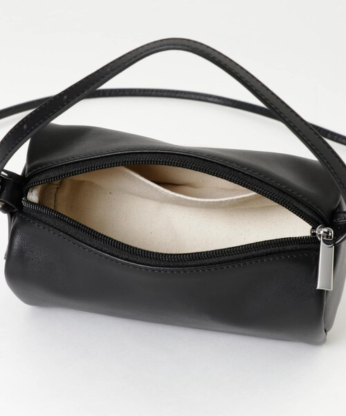 URBAN RESEARCH（アーバンリサーチ）の「LEATHER SQUARE SHOULDER（ショルダーバッグ・レディース・IVORY/BLACK・-）」の19枚目の写真