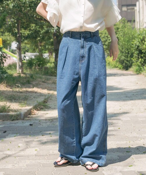 ITEMS URBANRESEARCH(アイテムズ アーバンリサーチ)の「ウエストタックデニムパンツ(デニムパンツ・レディース・BLU/IDG・S/M)」の4枚目の写真