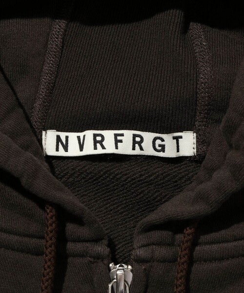 ADAM ET ROPE'（アダムエロペ）の「【NVRFRGT/ネヴァーフォーゲット】PANELLED ZIP UP HOODIE（パーカー・メンズ・ブラック/ダークブラウン・1/2/3）」の16枚目の写真