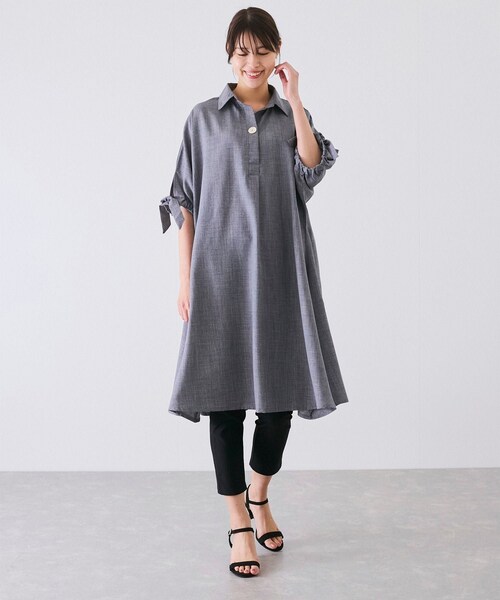 Jayro（ジャイロ）の「袖リボンワンピース（ワンピース・レディース・ブラック/グレー/ベージュ/グリーン/ネイビー/ブルー系/レッド系/イエロー/ダークグリーン/ワイン系/レンガ系・F）」の2枚目の写真