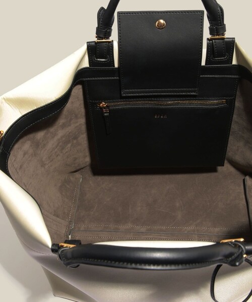 ROPE'（ロペ）の「【E'POR】【A4/PC対応・撥水加工・軽量】BOAT BAG Large（トートバッグ・レディース・ブラック/キナリ・F）」の21枚目の写真