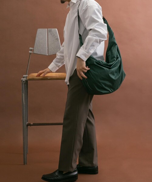 RODE SKO（ロデスコ）の「撥水ビッグボディバッグ（ショルダーバッグ・メンズ・BLACK/GREEN・one）」の19枚目の写真