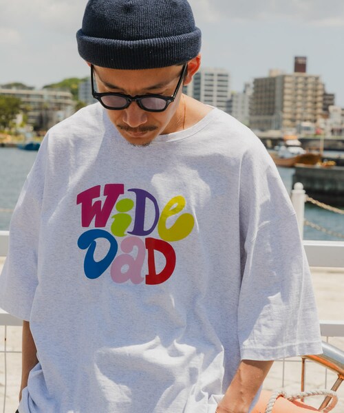 URBAN RESEARCH（アーバンリサーチ）の「Wide Dad GRAPHIC T-SHIRTS