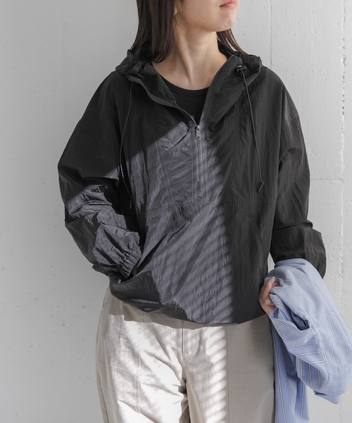 URBAN RESEARCH DOORS(アーバンリサーチドアーズ)の「FORK&SPOON シアーアノラックパーカー(パーカー・レディース・OFF/BLACK・1)」の2枚目の写真