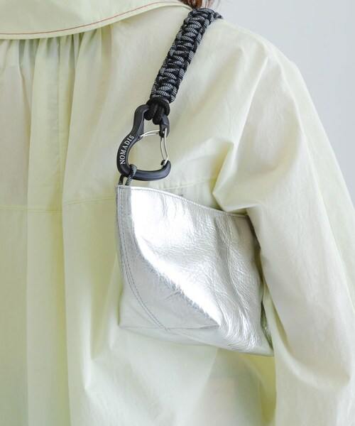 URBAN RESEARCH（アーバンリサーチ）の「NOMADIS　YACHT（ショルダーバッグ・レディース・SILVER/METAL PINK・one）」の6枚目の写真