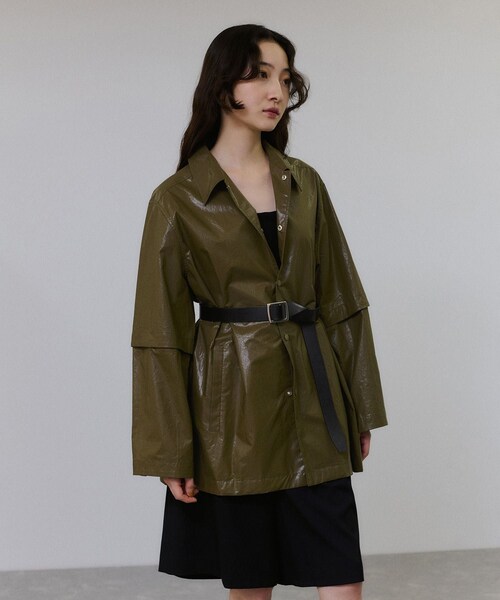 ADAM ET ROPE'（アダムエロペ）の「2WAYスリーブコーティングシャツブルゾン（ブルゾン・レディース・ブラック/カーキ・F）」の5枚目の写真