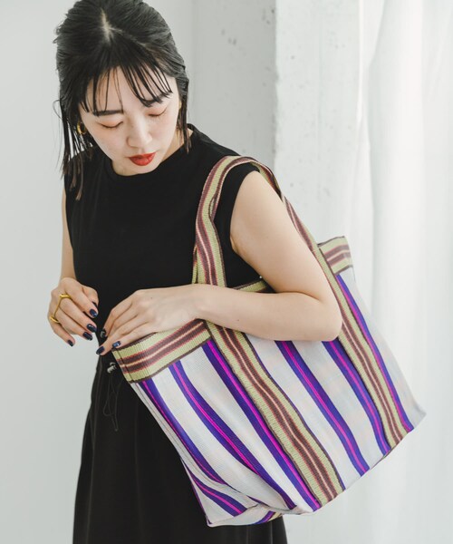 ITEMS URBANRESEARCH（アイテムズ アーバンリサーチ）の「ビニールトートバッグ（トートバッグ・レディース・PPL/GRN/BLK・-）」の5枚目の写真