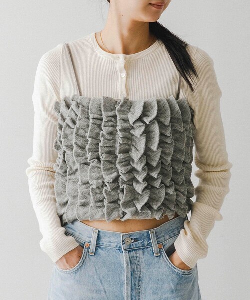 URBAN RESEARCH（アーバンリサーチ）の「KNIT SEW FRILL TOPS（キャミソール・レディース・GREY/WHITE・Free）」の3枚目の写真