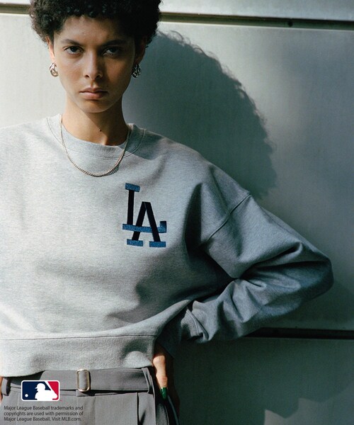 ROPE'(ロペ)の「【MLB COLLECTION BY JUN】ロゴスウェット(スウェット・レディース・グレー/ダークブラウン/ネイビー・F)」の4枚目の写真