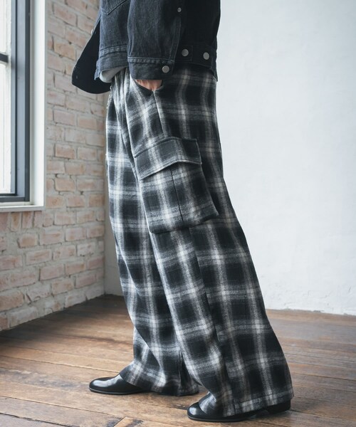 SENSE OF PLACE by URBAN RESEARCH(センスオブプレイスバイアーバンリサーチ)の「オンブレーチェックカーゴパンツ(その他パンツ・メンズ・BLACK/BLUE・M/L)」の3枚目の写真