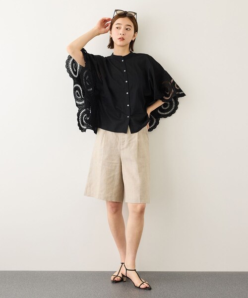 ROPE'(ロペ)の「INDIAコットンボイルシフリー刺繍ケープ(ポンチョ)ブラウス/セットアップ対応・イージーケア(シャツ/ブラウス・レディース・ブラック/ホワイト・F)」の7枚目の写真
