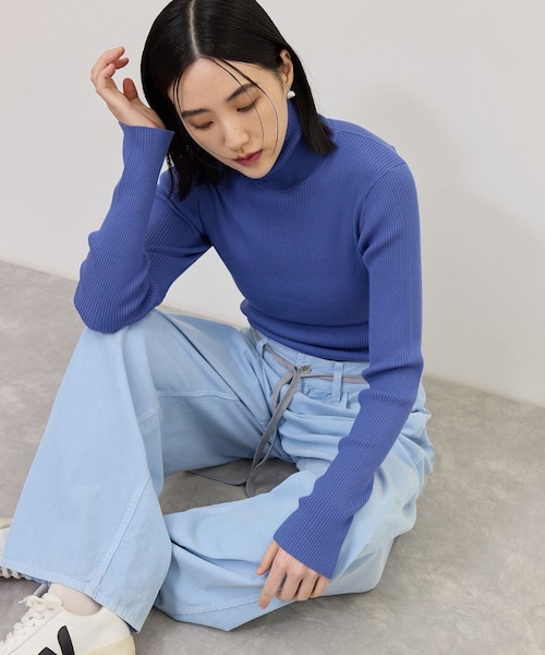 ADAM ET ROPE'(アダムエロペ)の「【WEB限定】・【定番】エコベロRIBタートル(ニット/セーター・レディース・ブラック/オフホワイト/ダークブラウン/ブルー系/レッド・F)」の4枚目の写真