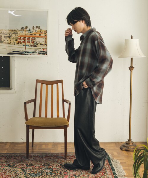 SENSE OF PLACE by URBAN RESEARCH（センスオブプレイスバイアーバンリサーチ）の「フェイクスエードストレートパンツ（その他パンツ・メンズ・BLACK/BROWN・M/L）」の10枚目の写真