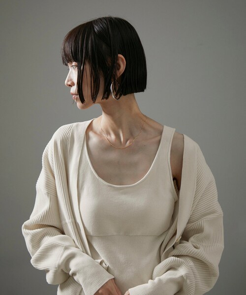 ADAM ET ROPE'（アダムエロペ）の「ブラパッド付タンクトップ-CreamyCotton /クリーミーコットン-（タンクトップ・レディース・ベージュ/ブラック/オフホワイト・F）」の2枚目の写真