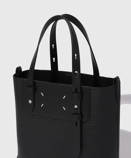 ADAM ET ROPE'(アダムエロペ)の「【Maison Margiela/メゾン マルジェラ】SHOPPING VERTICAL MINI(ショルダーバッグ・メンズ・ブラック・F)」の5枚目の写真