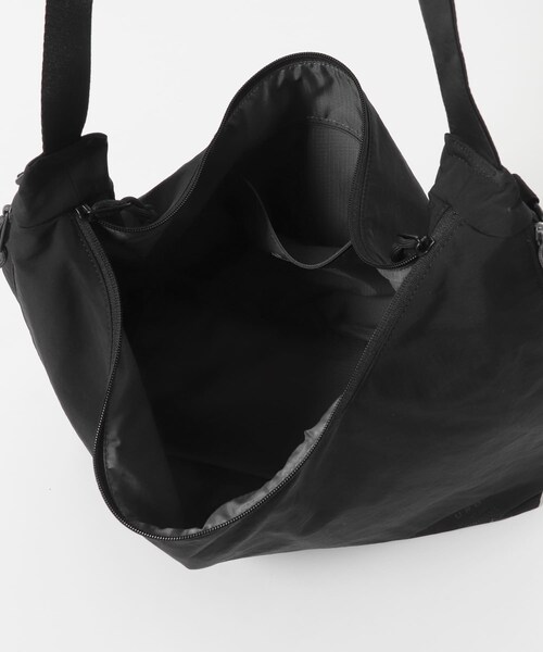 URBAN RESEARCH DOORS(アーバンリサーチドアーズ)の「撥水MULTIPOCKET SHOULDER(ショルダーバッグ・メンズ・BLACK/D.GRAY/NAVY・-)」の9枚目の写真