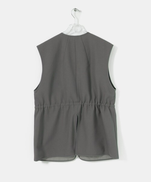LAATO（ラート）の「PIPING POCKET VEST（ベスト・レディース・クリーム/アスファルト・Free）」の9枚目の写真