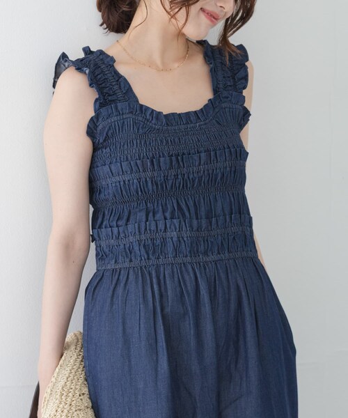URBAN RESEARCH Sonny Label(アーバンリサーチサニーレーベル)の「フリルシャーリングサロペット(つなぎ/オールインワン・レディース・ブラック/インディゴ・36/38)」の14枚目の写真