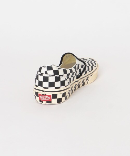 URBAN RESEARCH DOORS(アーバンリサーチドアーズ)の「VANS CLASSIC SLIP-ON(スニーカー・メンズ・BLK/WHT/RED/BLU・26/26.5/27/27.5/28/28.5)」の8枚目の写真