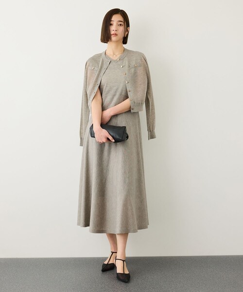 ROPE'(ロペ)の「LEVITA 金ボタンクルーネックシアーカーディガン/接触冷感・イージーケア(カーディガン/ボレロ・レディース・ブラック/ベージュ/レッド・F)」の12枚目の写真