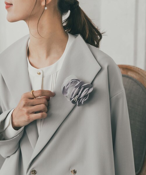 URBAN RESEARCH DOORS（アーバンリサーチドアーズ）の「ニュアンスフラワーコサージュ（ブローチ/コサージュ・レディース・IVORY/L.GRAY・One）」の7枚目の写真