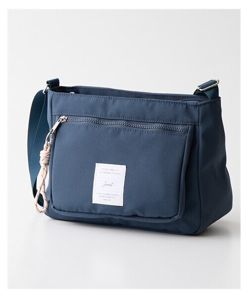 nissen（ニッセン）の「ロープ風チャーム付きスクエアショルダーバッグ（ショルダーバッグ・メンズ・ブラック/ライトベージュ/ブルー/ライトカーキ・Y）」の4枚目の写真