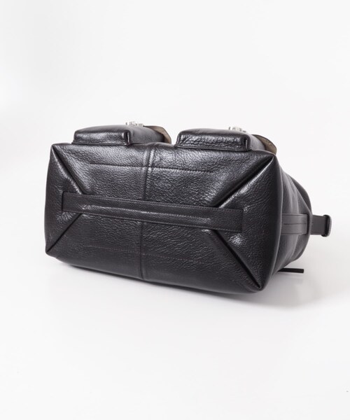 URBAN RESEARCH(アーバンリサーチ)の「LEMAIRE WEEK-END GEAR BAG(ショルダーバッグ・メンズ・ESPRESSO/DARK MINK・-)」の6枚目の写真