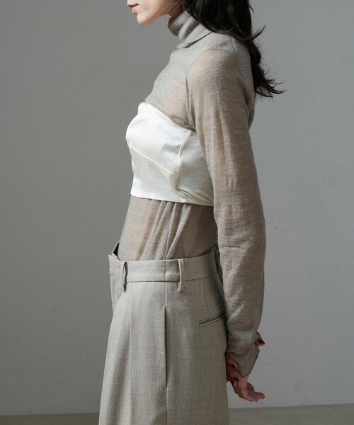 ADAM ET ROPE'（アダムエロペ）の「アセテートサテンベアトップ（チューブトップ・レディース・ブラック/オフホワイト・M/S）」の12枚目の写真