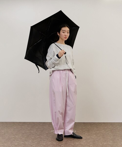 ADAM ET ROPE'(アダムエロペ)の「形状記憶折りたたみ晴雨兼用傘/遮光(折りたたみ傘・レディース・ブラック/グレー・F)」の4枚目の写真